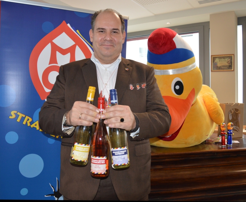 Mainz& Dom ist Zugplakettcher 2017 - Glasverbot und Party in den Abend am 11.11. Dom ist Zugplakettcher 2017 - Glasverbot und Party in den Abend am 11.11.