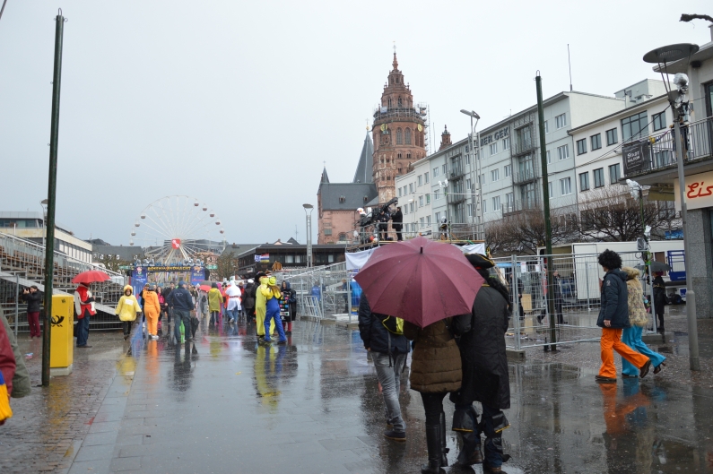 Mainz& Bangen um Mainzer Rosenmontagszug: Droht eine Absage wie 2016? - Bedrohliche Sturmlage mit Windböen bis 100 kmh angesagt Bangen um Mainzer Rosenmontagszug: Droht eine Absage wie 2016? - Bedrohliche Sturmlage mit Windböen bis 100 kmh angesagt