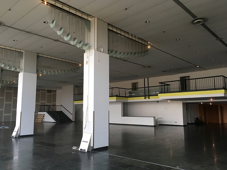 Mainz& Startschuss für Sanierung der Rheingoldhalle - Großer Saal, Technik, Toiletten und ein Balkon zur Rheinseite: Runderneuerung bis Oktober 2019 Startschuss für Sanierung der Rheingoldhalle - Großer Saal, Technik, Toiletten und ein Balkon zur Rheinseite: Runderneuerung bis Oktober 2019