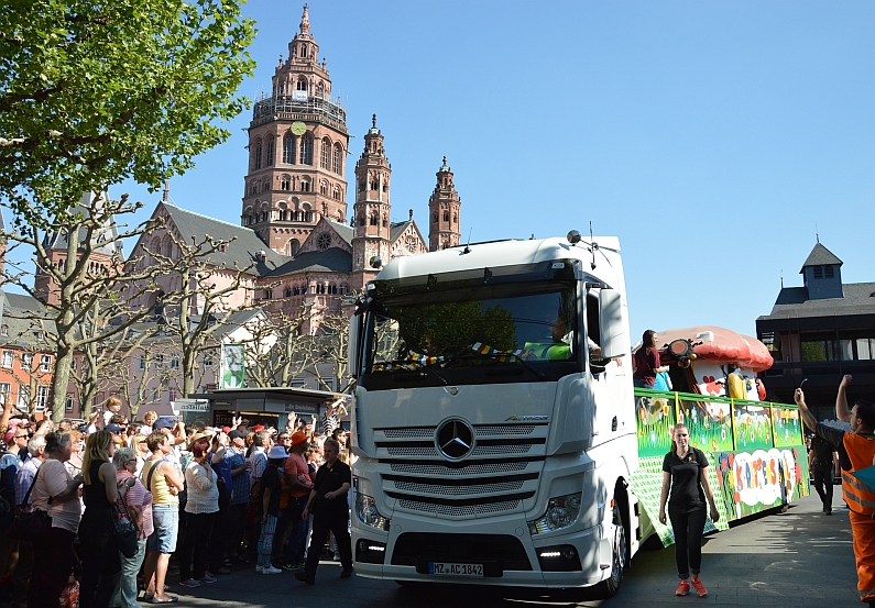 Mainz& Sicherheit an Fastnacht: Viel Polizei, Videokameras - und ein Fahrverbot für Lkw an Rosenmontag Sicherheit an Fastnacht: Viel Polizei, Videokameras - und ein Fahrverbot für Lkw an Rosenmontag