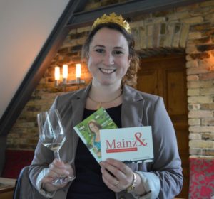 Rheinhessische Weinprinzessin Marlene Schuck mit RS und Mainz& - Foto gik