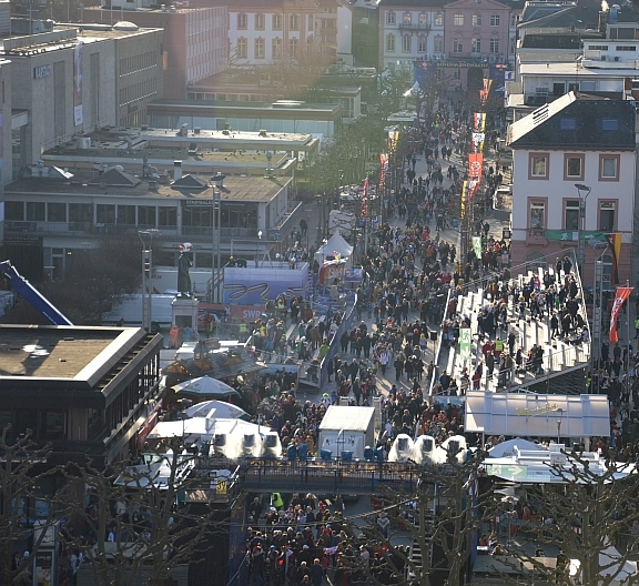 Mainz& 61. Jugendmaskenzug rollt zum vorerst letzten Mal am Fastnachtssamstag - 2019 Verlegung - Straßenfastnacht startet 61. Jugendmaskenzug rollt zum vorerst letzten Mal am Fastnachtssamstag - 2019 Verlegung - Straßenfastnacht startet