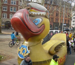 Mainz& Neues Herz für Mainzer Zugente - Liebling des Rosenmontagszugs geht mit E-Motor auf Jungfernfahrt Neues Herz für Mainzer Zugente - Liebling des Rosenmontagszugs geht mit E-Motor auf Jungfernfahrt