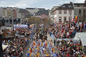 Mainz& Symmetrische Torgebäude für Gutenbergplatz? - Rheinischer Verein für Denkmalpflege will Konzept Napoleons wiederherstellen Symmetrische Torgebäude für Gutenbergplatz? - Rheinischer Verein für Denkmalpflege will Konzept Napoleons wiederherstellen