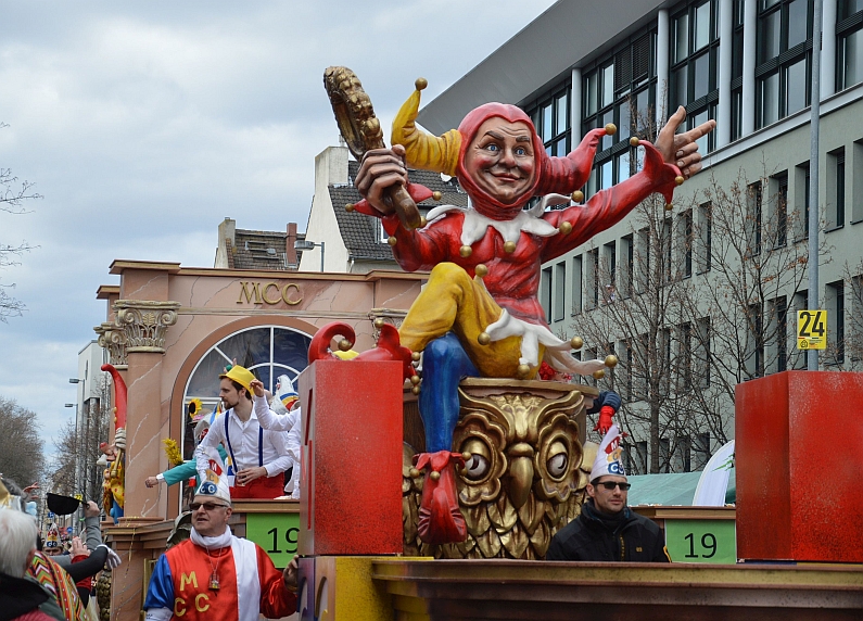 Mainz& E I L -- Mainzer Rosenmontagszug findet statt - Närrischer Lindwurm rollt mit Einschränkungen um 11.11 Uhr - Keine Pferde, keine Fahnen E I L -- Mainzer Rosenmontagszug findet statt - Närrischer Lindwurm rollt mit Einschränkungen um 11.11 Uhr - Keine Pferde, keine Fahnen