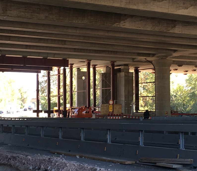 Mainz& Herzstück an der Schiersteiner Brücke wird abgerissen - Landesbetrieb fordert keinen Schadensersatz wegen Bauunfall im Februar 2015 Herzstück an der Schiersteiner Brücke wird abgerissen - Landesbetrieb fordert keinen Schadensersatz wegen Bauunfall im Februar 2015
