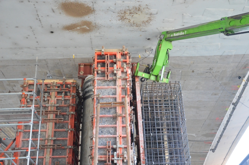 Mainz& Schiersteiner Brücke: 100 Risse, spannendes Anheben und Freigabe erst nach Ostern Schiersteiner Brücke: 100 Risse, spannendes Anheben und Freigabe erst nach Ostern