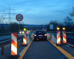 Mainz& A60 Mainzer Ring zwischen Finthen und Dreieck Mainz nur einspurig bei Nacht - Blitzer kontrollieren Tempo 40 A60 Mainzer Ring zwischen Finthen und Dreieck Mainz nur einspurig bei Nacht - Blitzer kontrollieren Tempo 40