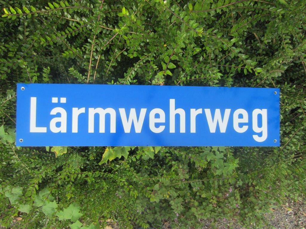 Mainz& Fluglärm-Gegner: Aus Landwehrweg wird "Lärmwehrweg" Fluglärm-Gegner: Aus Landwehrweg wird "Lärmwehrweg"