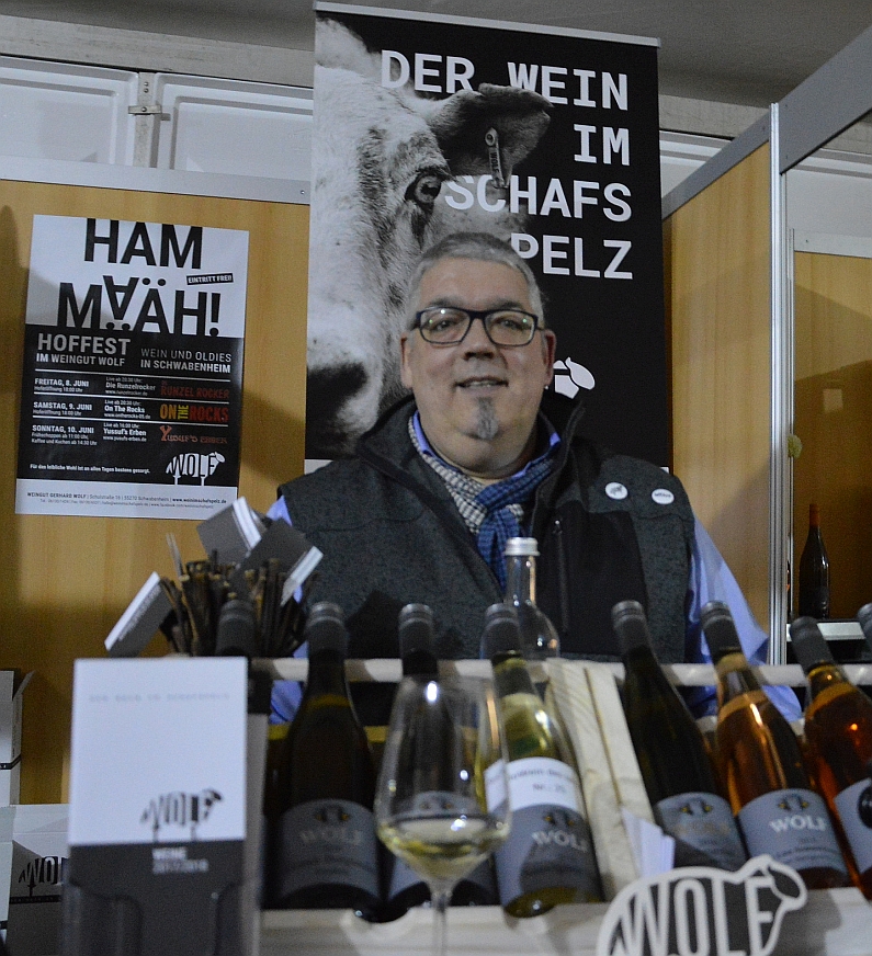 Mainz& Discounter, coole Etiketten, Promi-Einsatz - wie junge Winzer aus Rheinhessen neue Kunden erschließen Discounter, coole Etiketten, Promi-Einsatz - wie junge Winzer aus Rheinhessen neue Kunden erschließen