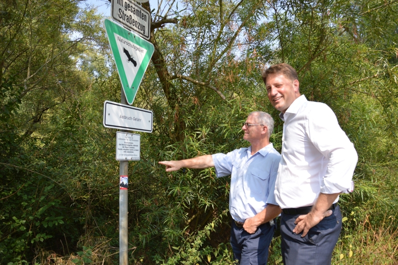 Mainz& Mombacher Rheinstrand: Überrannt und zugemüllt – Schilder sollen helfen Mombacher Rheinstrand: Überrannt und zugemüllt – Schilder sollen helfen