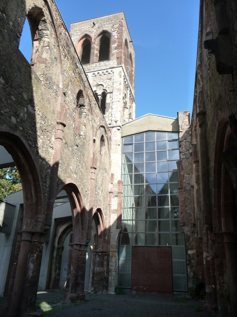 Mainz& St. Christoph: Taufkirche Gutenbergs und Mahnmal gegen den Krieg St. Christoph: Taufkirche Gutenbergs und Mahnmal gegen den Krieg