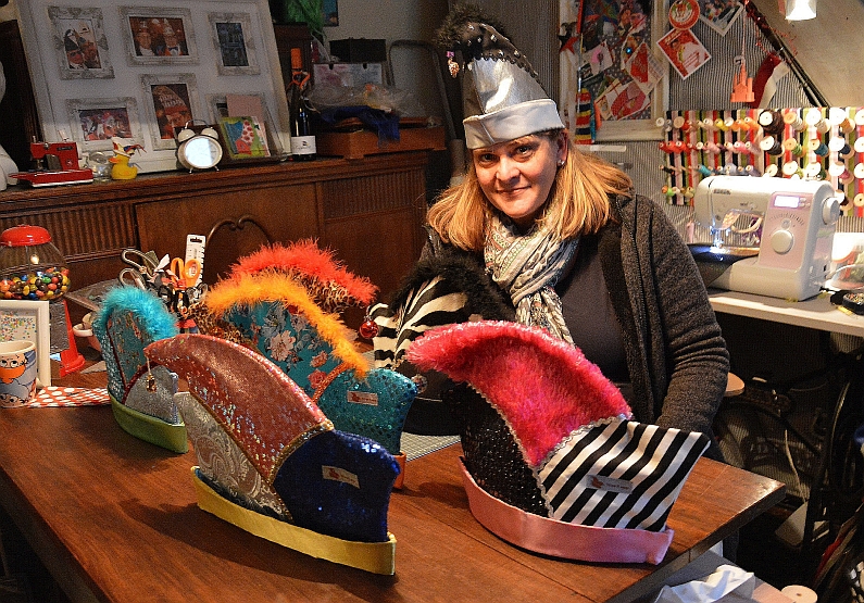 Mainz& Bunt, kreativ, edel - Sylvia Kindling feiert mit ihren Starkapp Narrenkappen die individuelle Fastnacht Bunt, kreativ, edel - Sylvia Kindling feiert mit ihren Starkapp Narrenkappen die individuelle Fastnacht