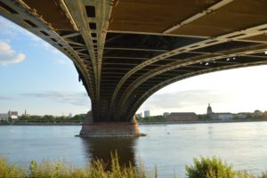 Mainz& Theodor-Heuss-Brücke: Keine Wochenendarbeit an gesperrter Brücke - Wiesbaden: "Haben in Rekordzeit reagiert" Theodor-Heuss-Brücke: Keine Wochenendarbeit an gesperrter Brücke - Wiesbaden: "Haben in Rekordzeit reagiert"