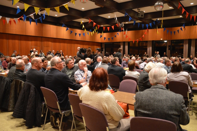 Mainz& AfD-Wahlkampfauftakt: Parolen gegen Flüchtlinge, AfD-Anzeige gegen Polizeichef und erneut Ode an die Freude - UPDATE AfD-Wahlkampfauftakt: Parolen gegen Flüchtlinge, AfD-Anzeige gegen Polizeichef und erneut Ode an die Freude - UPDATE