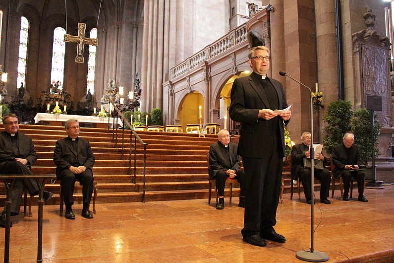 Mainz& Theologieprofessor Peter Kohlgraf wird neuer Bischof von Mainz - Liberaler Kirchenlehrer und Franziskus-Fan Theologieprofessor Peter Kohlgraf wird neuer Bischof von Mainz - Liberaler Kirchenlehrer und Franziskus-Fan