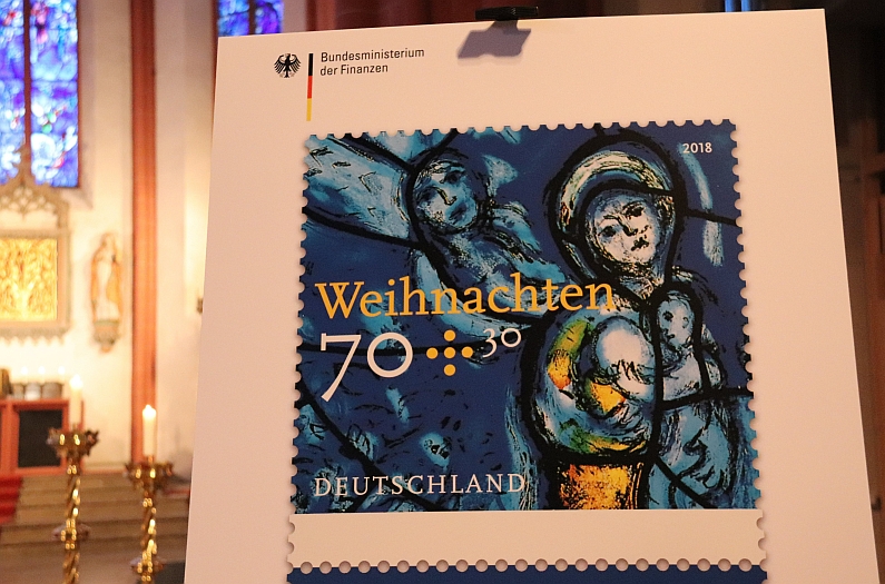 Mainz& Das blaue Wunder von Mainz mit der Weihnachtspost: Weihnachtsbriefmarke zeigt Madonna mit Kind von Marc Chagall aus St. Stephan Das blaue Wunder von Mainz mit der Weihnachtspost: Weihnachtsbriefmarke zeigt Madonna mit Kind von Marc Chagall aus St. Stephan