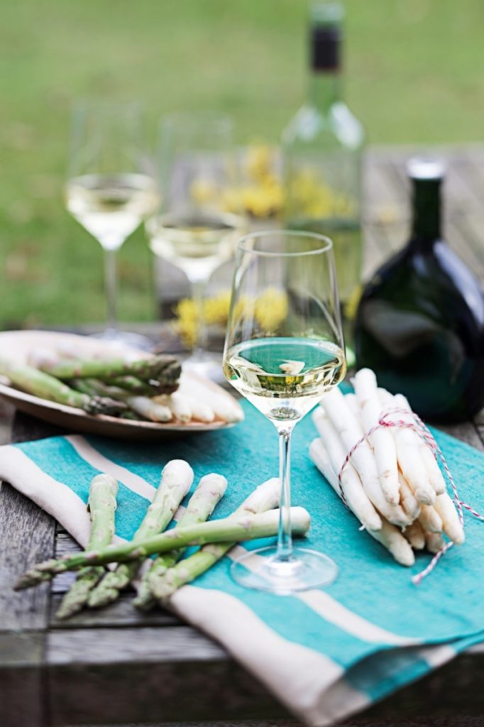 Mainz& Wein & Spargel: Silvaner, Scheurebe, Sauvignon Blanc als perfekte Begleiter zum königlichen Gemüse - Vorsicht mit Riesling Wein & Spargel: Silvaner, Scheurebe, Sauvignon Blanc als perfekte Begleiter zum königlichen Gemüse - Vorsicht mit Riesling