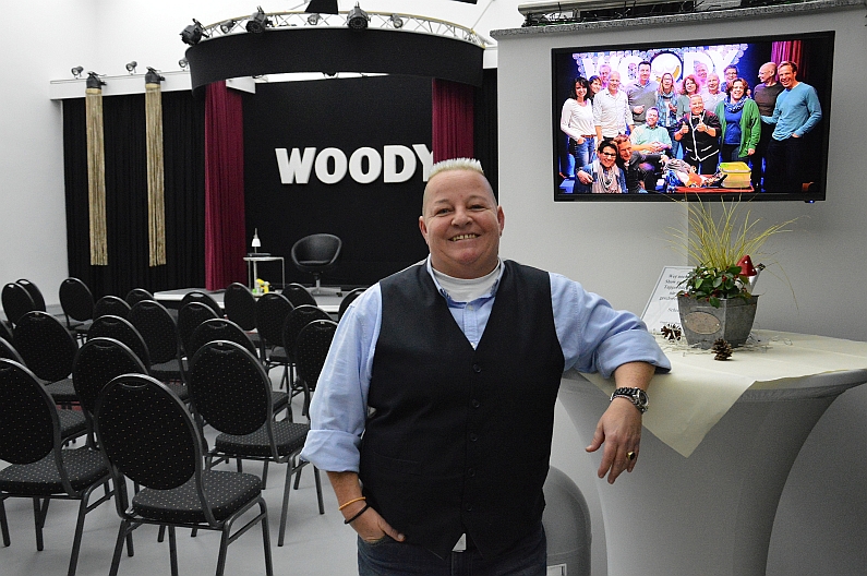 Mainz& Comedian Woody Feldmann rockt die Fastnacht - Kleine Powerfrau mit großer Schnauze und ganz viel Herz Comedian Woody Feldmann rockt die Fastnacht - Kleine Powerfrau mit großer Schnauze und ganz viel Herz