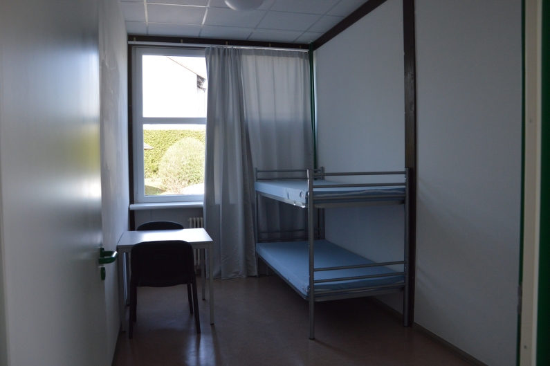Spartanisch, aber dringend benötigt: Flüchtlingsuterkunft im alten Spaz-Haus - Foto: gik
