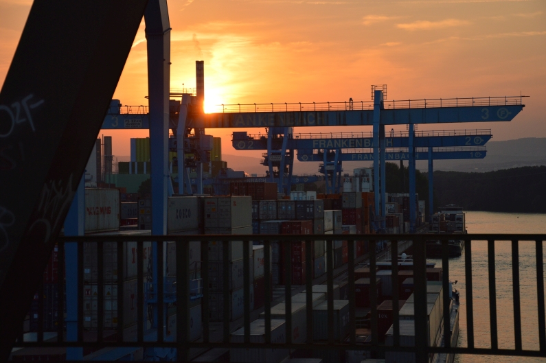 Zollhafen Frankenberg Kräne im Sonnenuntergang