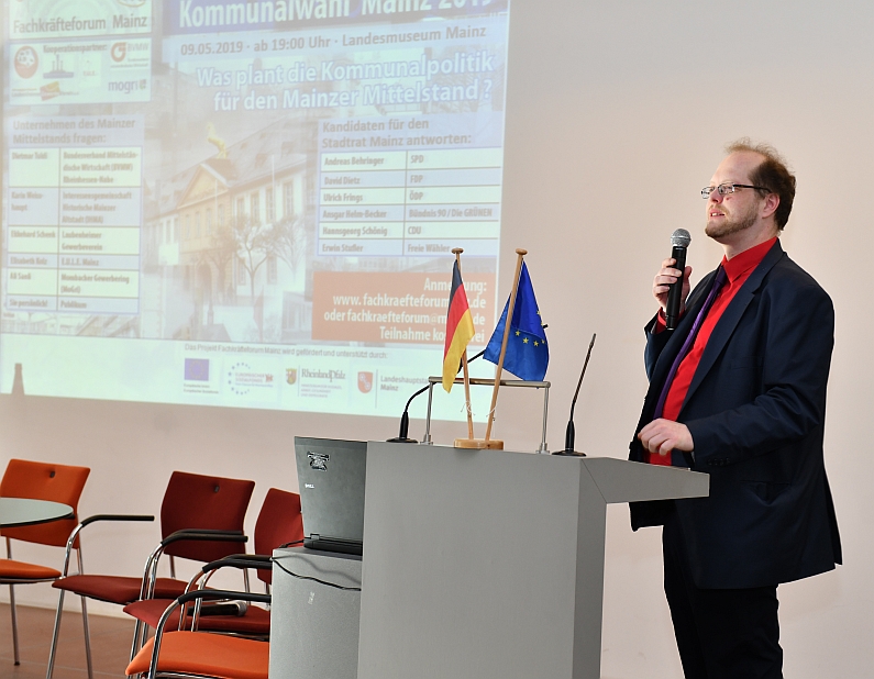 Mainz& Quartiersprojekte, Leerstände, Wirtschaftsförderung - Fachkräfteforum Mainz befragte Kommunalpolitiker zur Förderung des Mittelstandes Quartiersprojekte, Leerstände, Wirtschaftsförderung - Fachkräfteforum Mainz befragte Kommunalpolitiker zur Förderung des Mittelstandes