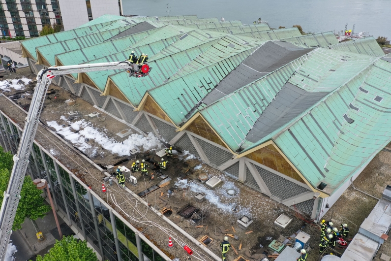 Mainz& Brand der Mainzer Rheingoldhalle verschonte Gutenbergsaal - Konzerte und Minipressen-Messe finden statt Brand der Mainzer Rheingoldhalle verschonte Gutenbergsaal - Konzerte und Minipressen-Messe finden statt