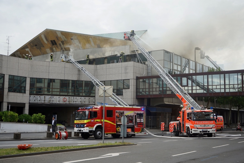 Mainz& Brand der Mainzer Rheingoldhalle verschonte Gutenbergsaal - Konzerte und Minipressen-Messe finden statt Brand der Mainzer Rheingoldhalle verschonte Gutenbergsaal - Konzerte und Minipressen-Messe finden statt