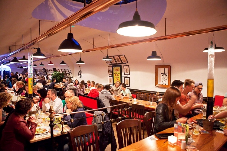 Mainz& 30 Jahre Eisgrubbräu in Mainz: Von Eiskellern, Braumeistern und der Entdeckung des Craft Beers 30 Jahre Eisgrubbräu in Mainz: Von Eiskellern, Braumeistern und der Entdeckung des Craft Beers