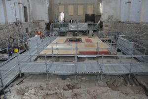 Mainz& "Ein Hauch von Tal der Könige" - Hochspannung vor Öffnung des steinernen Sarkophags in der Johanniskirche "Ein Hauch von Tal der Könige" - Hochspannung vor Öffnung des steinernen Sarkophags in der Johanniskirche