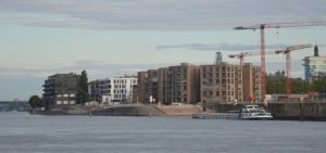Mainz& Mainzer Zollhafen GmbH weist Anspruch von Binnenschiffern für Liegeplätze zurück: "Widerspricht Festsetzungen zum Schallschutz" Mainzer Zollhafen GmbH weist Anspruch von Binnenschiffern für Liegeplätze zurück: "Widerspricht Festsetzungen zum Schallschutz"