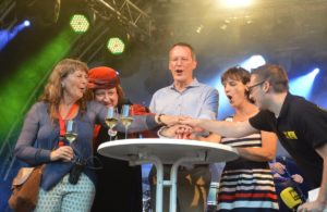 Mainz& Mainzer Johannisnacht 2019 bei Traumwetter: Mainz tanzt - Verneigung vor Schwammhalter Wiese beim Gautschen Mainzer Johannisnacht 2019 bei Traumwetter: Mainz tanzt - Verneigung vor Schwammhalter Wiese beim Gautschen