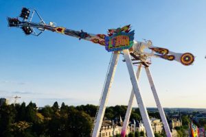 Der Looping "Infinity" kommt erstmals zum "Rheinvergnügen" bei der Johannisnacht - Foto: Hoefnagels-GmbH