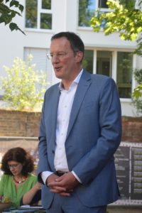 Mainz& OB Ebling tritt erneut zur Wahl an: "Auf in die zweite Halbzeit" - Neuer Stadtteil, Landesgartenschau, zuverlässig Kurs halten OB Ebling tritt erneut zur Wahl an: "Auf in die zweite Halbzeit" - Neuer Stadtteil, Landesgartenschau, zuverlässig Kurs halten