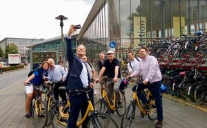 Mainz& "Mainz braucht durchgehendes Radwegenetz" - OB-Kandidat Haase will Platz für Fahrräder zu Lasten von Autos schaffen "Mainz braucht durchgehendes Radwegenetz" - OB-Kandidat Haase will Platz für Fahrräder zu Lasten von Autos schaffen