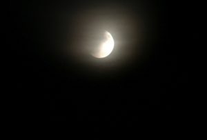 Mainz& Spannende partielle Mondfinsternis über Mainz - Wolken verschleierten Sicht - Jupiter, Saturn und ISS zu sehen Spannende partielle Mondfinsternis über Mainz - Wolken verschleierten Sicht - Jupiter, Saturn und ISS zu sehen