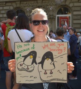 Mainz& "Die Klimakatastrophe macht keine Ferien!" - Mehr als 500 Schüler demonstrieren auch in Ferien bei Fridays for Future "Die Klimakatastrophe macht keine Ferien!" - Mehr als 500 Schüler demonstrieren auch in Ferien bei Fridays for Future