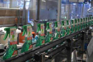 Mainz& Weltrekord bei recycelten Kunststoffflaschen - Frosch will Recyclat-Flaschen aus der Öko-Nische holen und kreislauf etablieren Weltrekord bei recycelten Kunststoffflaschen - Frosch will Recyclat-Flaschen aus der Öko-Nische holen und kreislauf etablieren