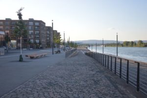 Mainz& Südmole: War Wegerecht für Binnenschiffer Grund für Steinwüste? - Bürgerfest zur Eröffnung am Samstag, 21.09. Südmole: War Wegerecht für Binnenschiffer Grund für Steinwüste? - Bürgerfest zur Eröffnung am Samstag, 21.09.