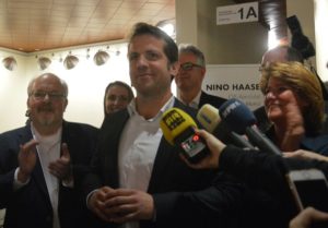 Mainz& Duell Amtsinhaber gegen Polit-Quereinsteiger - Mainzer schicken bei OB-Wahl Ebling und Haase in Stichwahl Duell Amtsinhaber gegen Polit-Quereinsteiger - Mainzer schicken bei OB-Wahl Ebling und Haase in Stichwahl