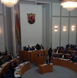 Mainz& Jusos greifen OB-Kandidat Haase wegen "Deutschtümelei" in Studentenvereinigung an - Haase: "inhaltsleere Hetze" Jusos greifen OB-Kandidat Haase wegen "Deutschtümelei" in Studentenvereinigung an - Haase: "inhaltsleere Hetze"