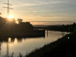 Mainz& "Potenzial für Industriehafen" - Gutachten sieht Chancen für Binnenschifffahrt im Industriehafen Mombach "Potenzial für Industriehafen" - Gutachten sieht Chancen für Binnenschifffahrt im Industriehafen Mombach