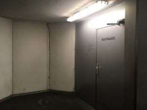 Mainz& "Gefahr im Verzug": Fassadengitter am Mainzer Rathaus müssen sofort demontiert werden "Gefahr im Verzug": Fassadengitter am Mainzer Rathaus müssen sofort demontiert werden