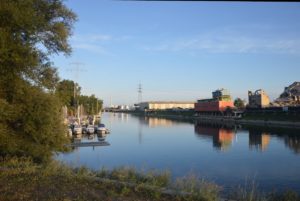 Mainz& "Potenzial für Industriehafen" - Gutachten sieht Chancen für Binnenschifffahrt im Industriehafen Mombach "Potenzial für Industriehafen" - Gutachten sieht Chancen für Binnenschifffahrt im Industriehafen Mombach