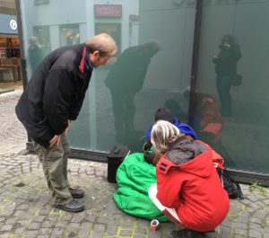 Mainz& Coronakrise bringt Obdachlose in Not - Gerhard Trabert fordert Versorgungskonzepte, Problem Essensversorgung Coronakrise bringt Obdachlose in Not - Gerhard Trabert fordert Versorgungskonzepte, Problem Essensversorgung