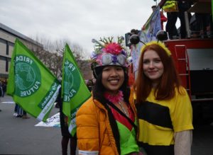Mainz& Mehr als 9.000 Demonstranten bei "Fridays for Future" in Mainz - Verkehrschaos bleibt aus, auch Traktorenkorso ohne Probleme Mehr als 9.000 Demonstranten bei "Fridays for Future" in Mainz - Verkehrschaos bleibt aus, auch Traktorenkorso ohne Probleme