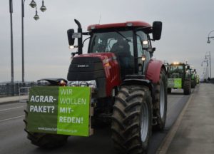 Mainz& Mehr als 9.000 Demonstranten bei "Fridays for Future" in Mainz - Verkehrschaos bleibt aus, auch Traktorenkorso ohne Probleme Mehr als 9.000 Demonstranten bei "Fridays for Future" in Mainz - Verkehrschaos bleibt aus, auch Traktorenkorso ohne Probleme