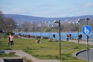Mainz& Corona-Lockerungen: Treffen mit bis zu 10 Personen, Veranstaltungen bis 75, Lockerungen für Reisen, Chöre, Theater, Kino Corona-Lockerungen: Treffen mit bis zu 10 Personen, Veranstaltungen bis 75, Lockerungen für Reisen, Chöre, Theater, Kino