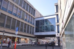 Mainz& Sorge um Karstadt und Kaufhof in Mainz - Linke fordert "Runden Tisch", SPD Erhalt beider Standorte Sorge um Karstadt und Kaufhof in Mainz - Linke fordert "Runden Tisch", SPD Erhalt beider Standorte