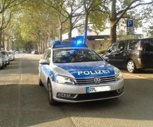 Mainz& Fast 50 Teilnehmer bei Polizistenparty im Heringsbrunnen - Polizeispitze räumt umfangreiche Verstöße ein - Kommentar Fast 50 Teilnehmer bei Polizistenparty im Heringsbrunnen - Polizeispitze räumt umfangreiche Verstöße ein - Kommentar